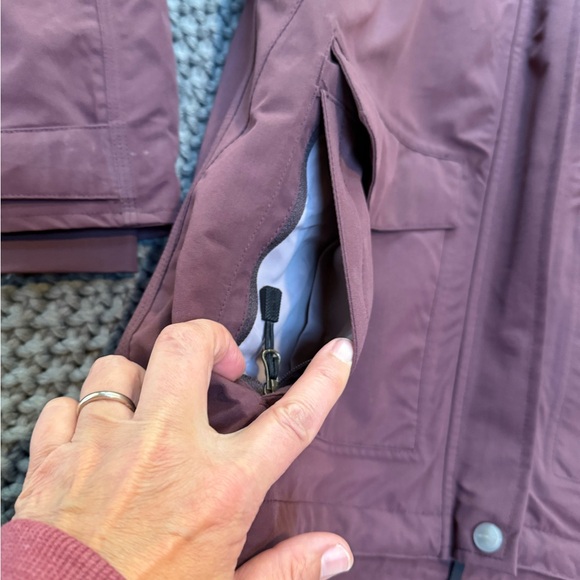 Carhartt women’s Burgundy storm defender Jacket size medium. - Picture 5 of 13